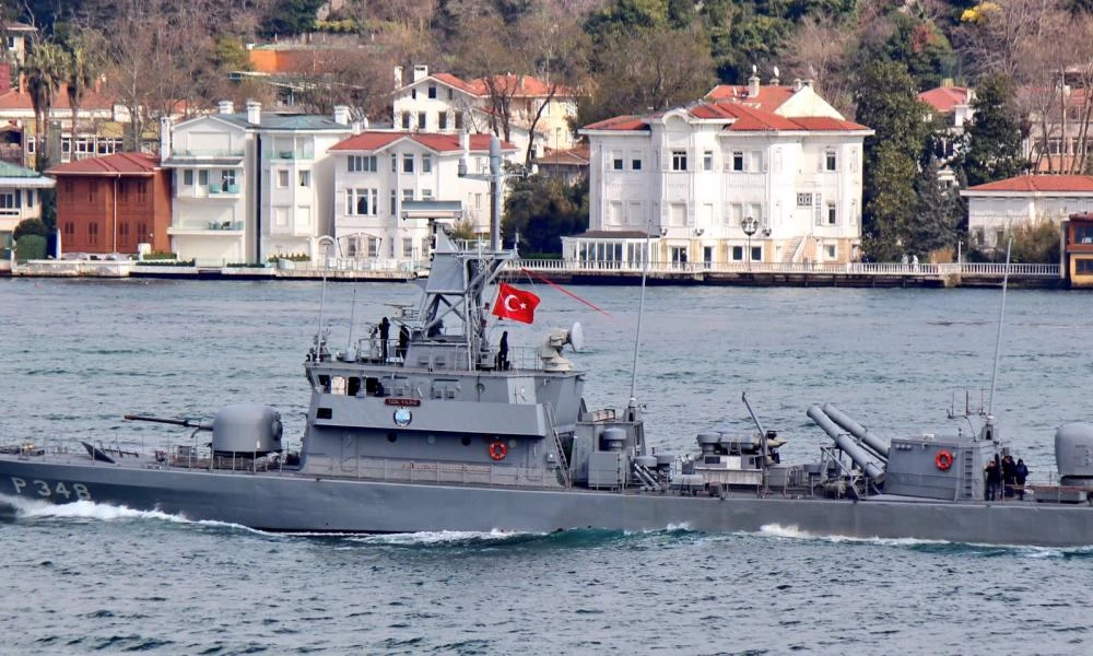 Τουρκική Πυραυλάκατος MIZRAK (P332) πίσω από Βραχονησίδα!